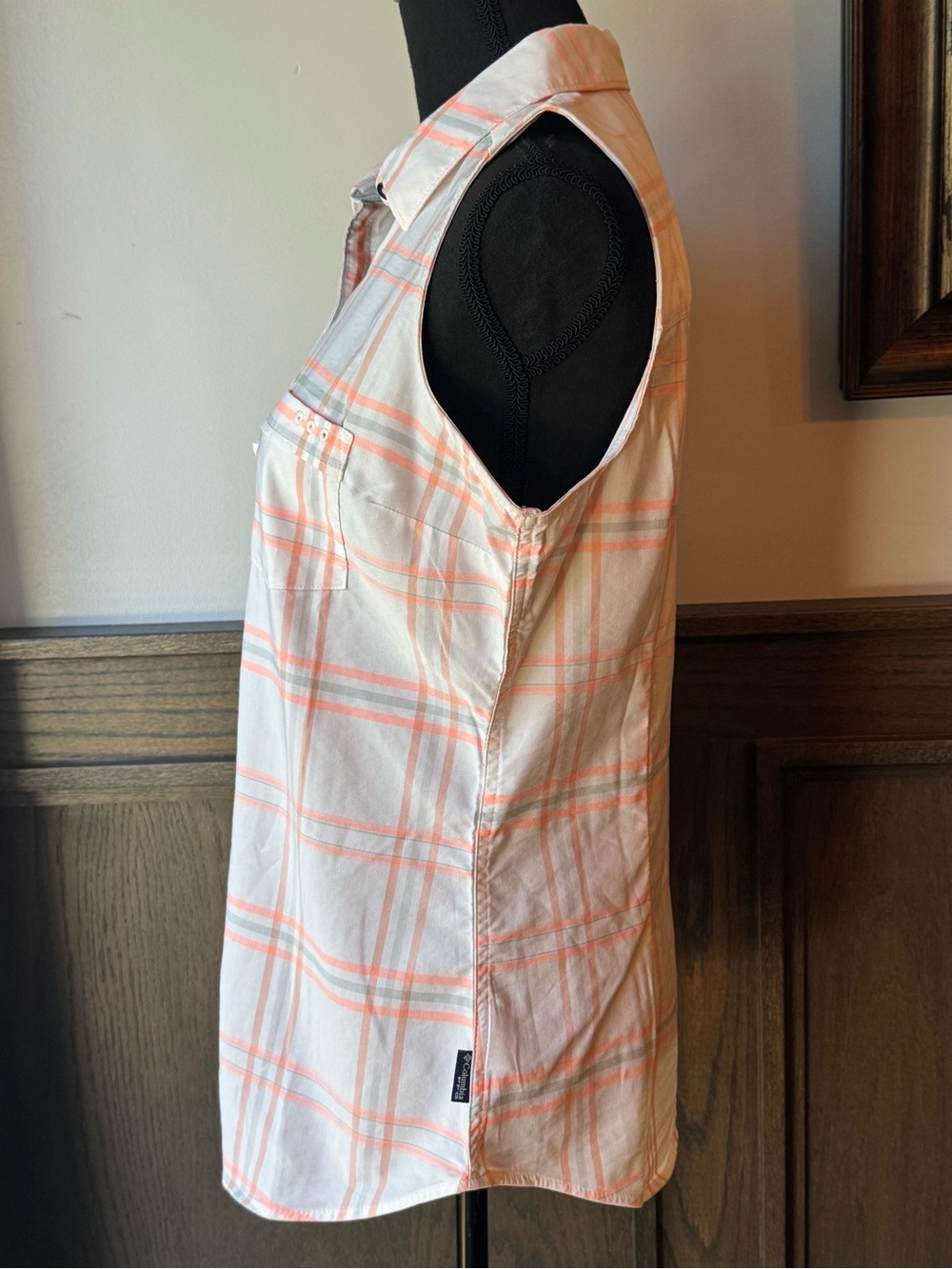Columbia PFG White and Peach Plaid Sleeveless Button-Down Shirt medium - Picture 2 of 8